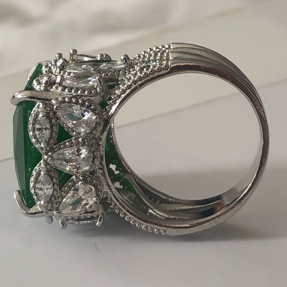 🦚Elegant 925 Silver Ring Green & Clear Stone Sz 9.5🦚 - Picture 4 of 15